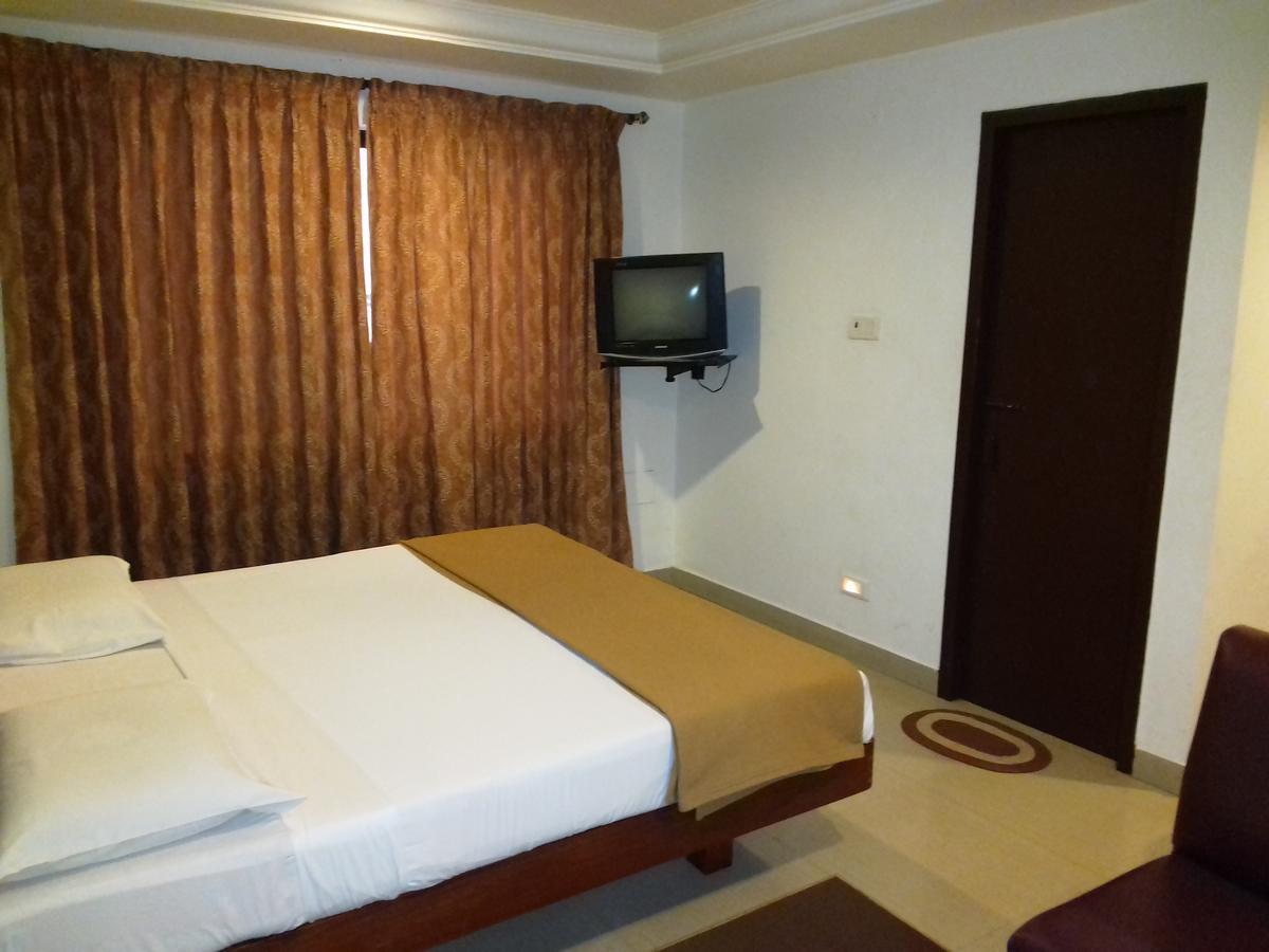 Sri Srinivasar Residency Hotel Велор Екстериор снимка