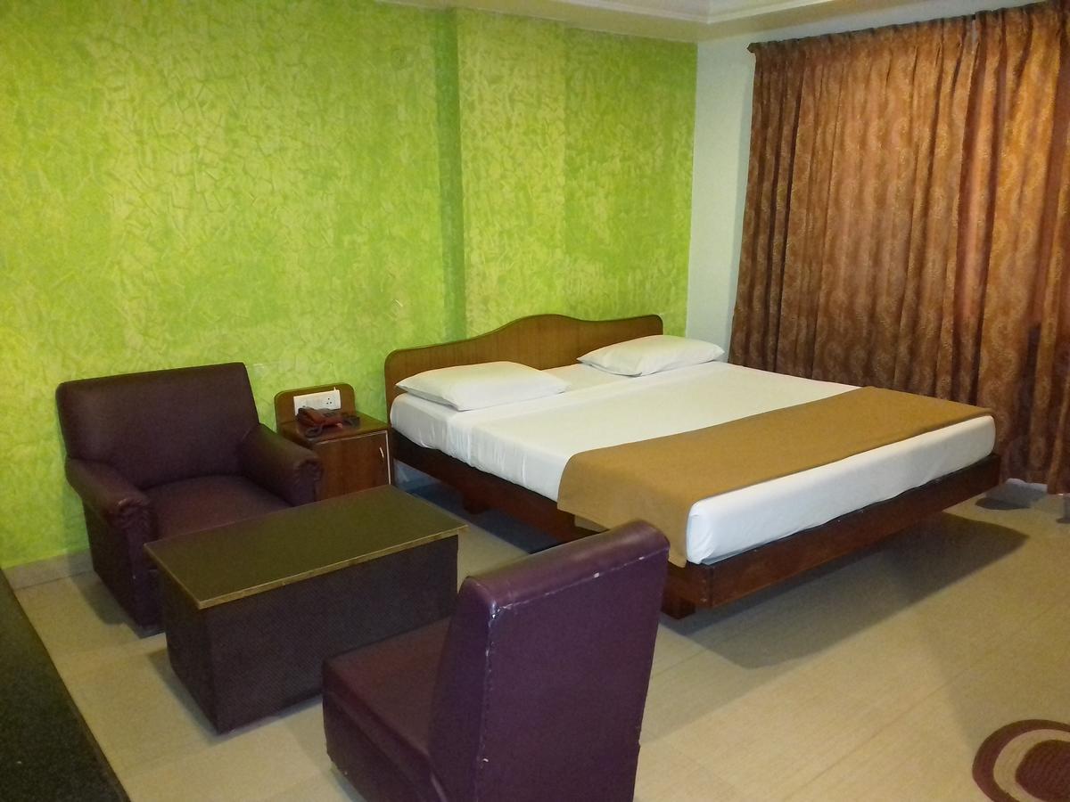 Sri Srinivasar Residency Hotel Велор Екстериор снимка