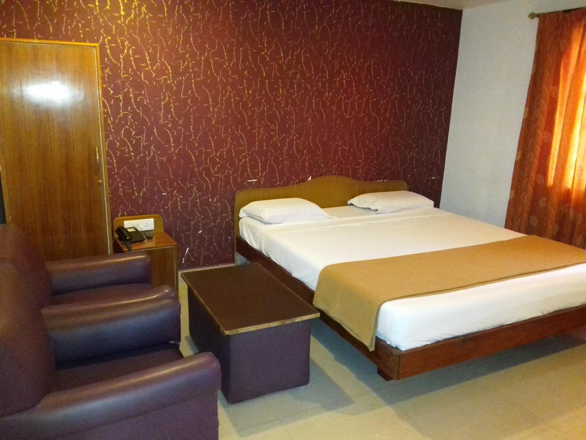 Sri Srinivasar Residency Hotel Велор Екстериор снимка