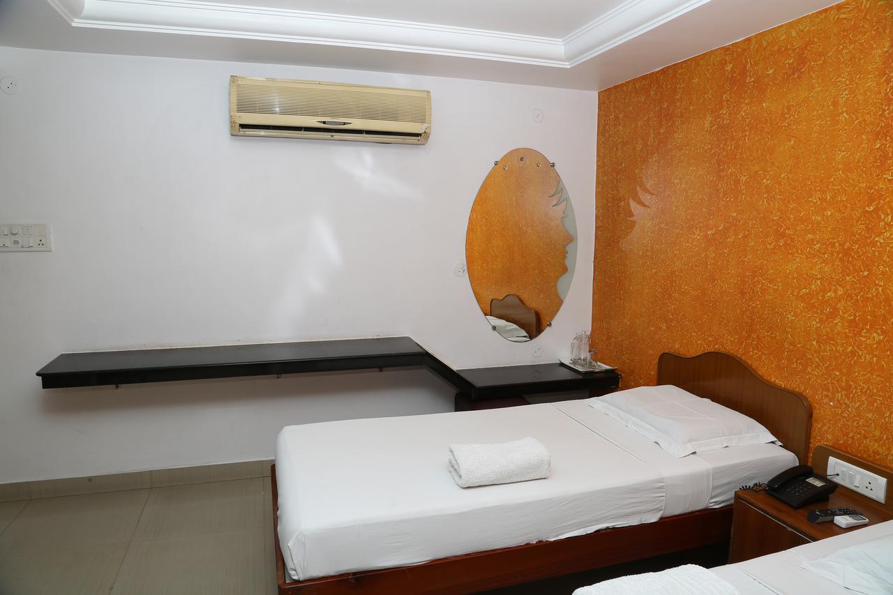 Sri Srinivasar Residency Hotel Велор Екстериор снимка