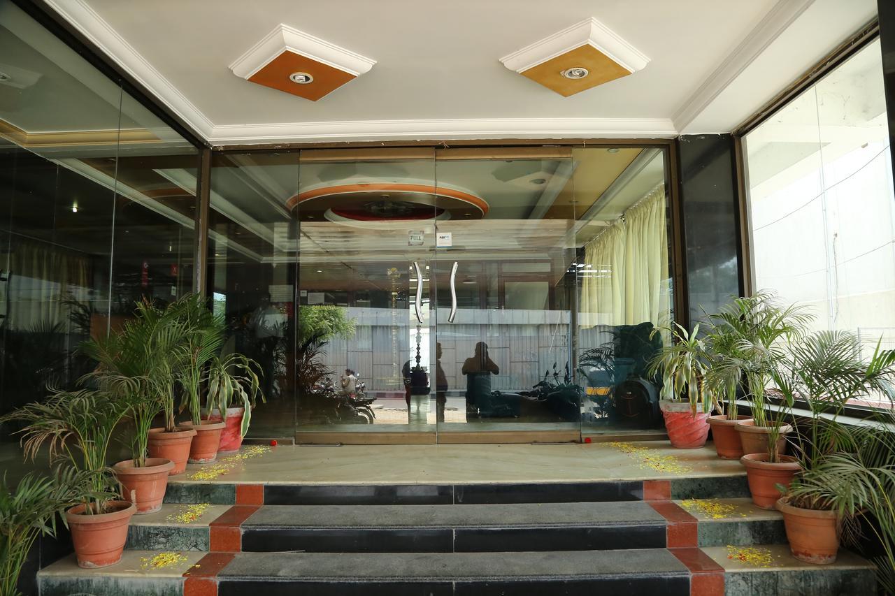 Sri Srinivasar Residency Hotel Велор Екстериор снимка