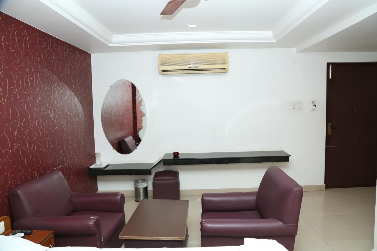 Sri Srinivasar Residency Hotel Велор Екстериор снимка