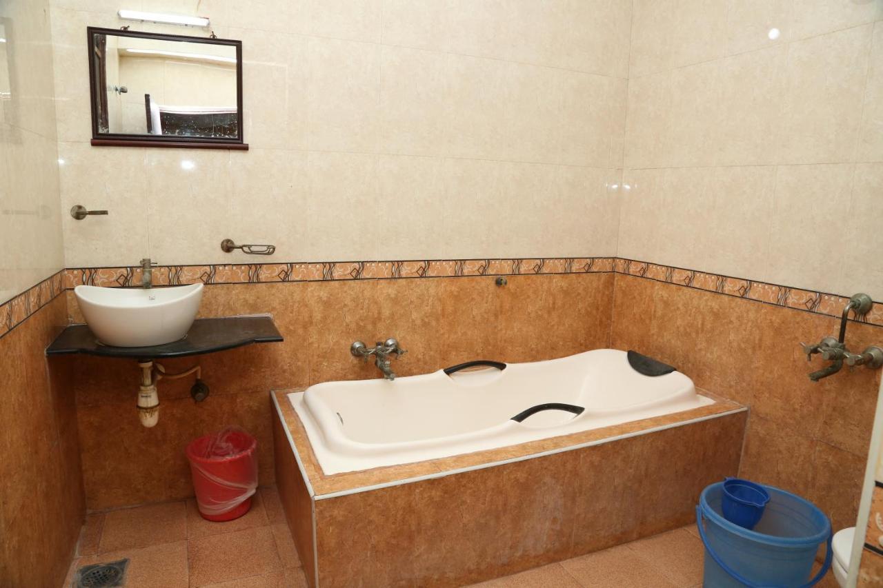 Sri Srinivasar Residency Hotel Велор Екстериор снимка